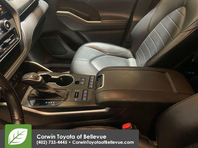 used 2021 Toyota Highlander car, priced at $31,900