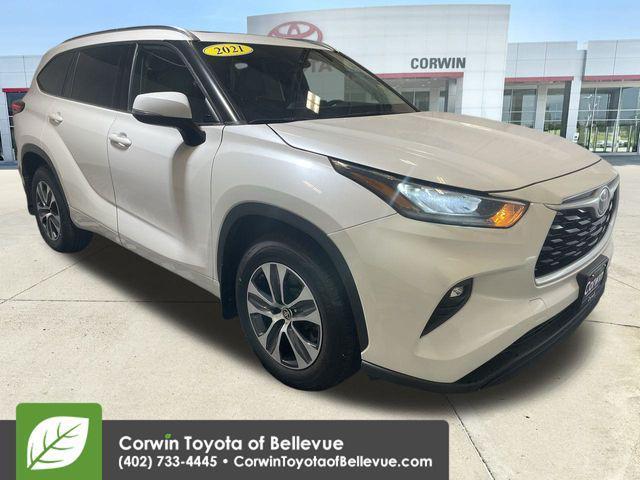 used 2021 Toyota Highlander car, priced at $31,900