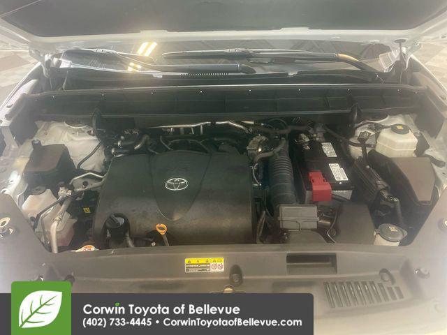 used 2021 Toyota Highlander car, priced at $31,900