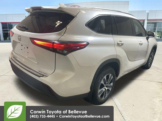 used 2021 Toyota Highlander car, priced at $31,900