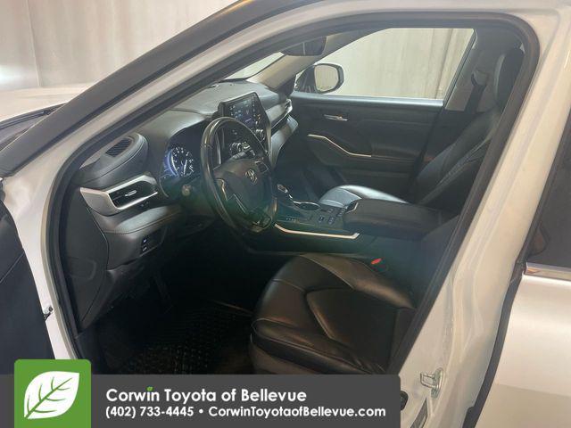 used 2021 Toyota Highlander car, priced at $31,900