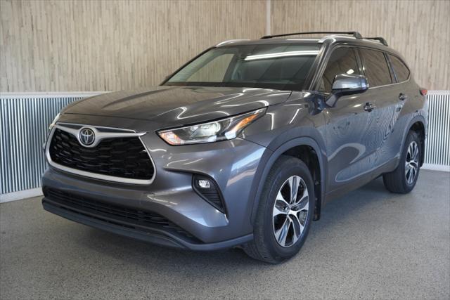 used 2021 Toyota Highlander car, priced at $28,275