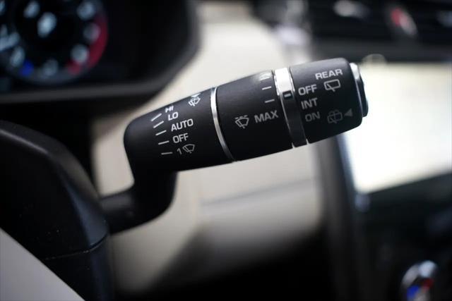 used 2018 Land Rover Discovery car, priced at $17,875