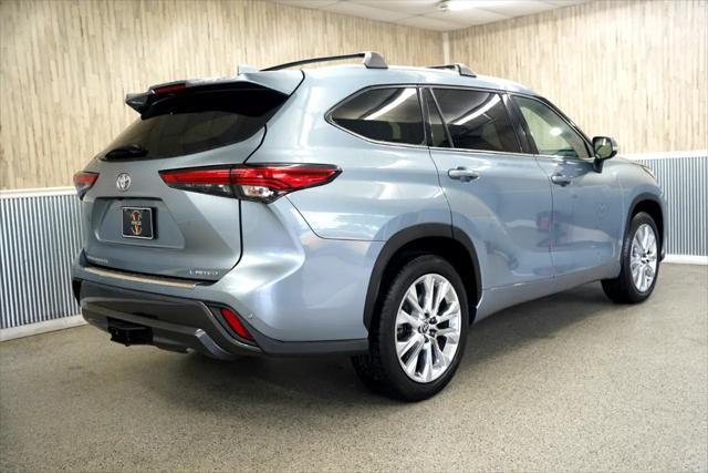 used 2022 Toyota Highlander car, priced at $35,875