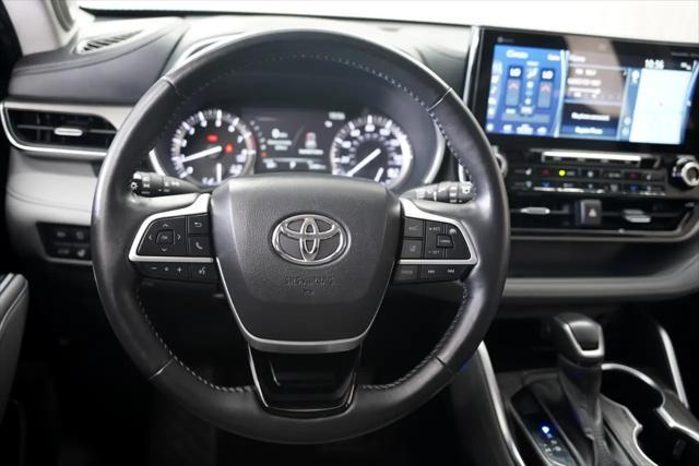 used 2022 Toyota Highlander car, priced at $35,875