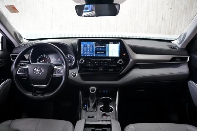 used 2022 Toyota Highlander car, priced at $35,875
