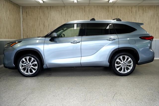 used 2022 Toyota Highlander car, priced at $35,875