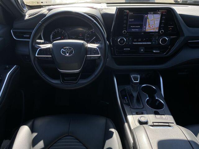 used 2022 Toyota Highlander car, priced at $39,258