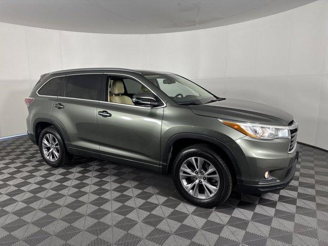 used 2015 Toyota Highlander car, priced at $21,621