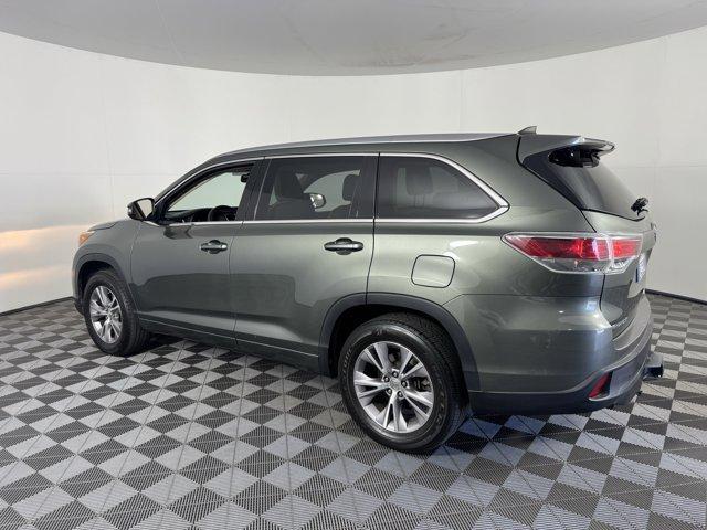 used 2015 Toyota Highlander car, priced at $21,621