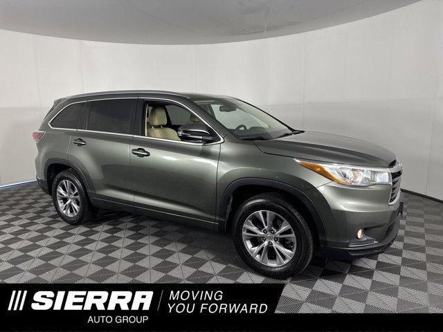 used 2015 Toyota Highlander car, priced at $21,621