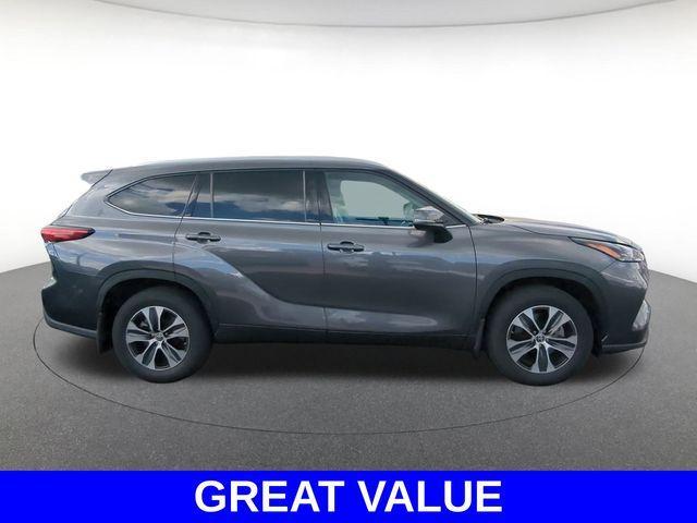 used 2022 Toyota Highlander car, priced at $36,395
