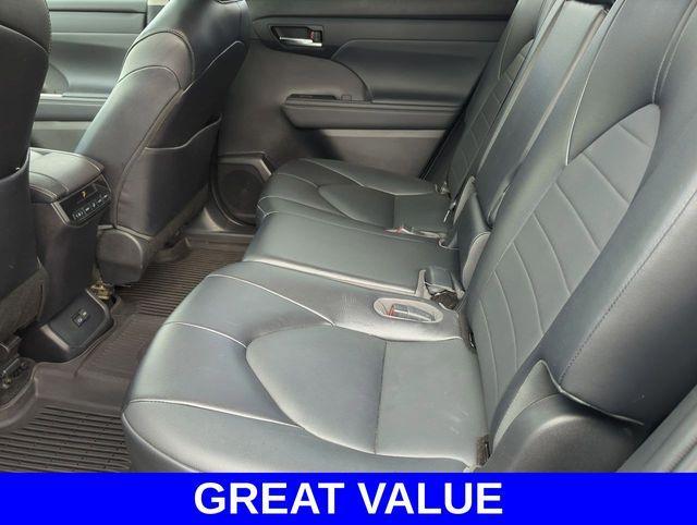 used 2022 Toyota Highlander car, priced at $36,395