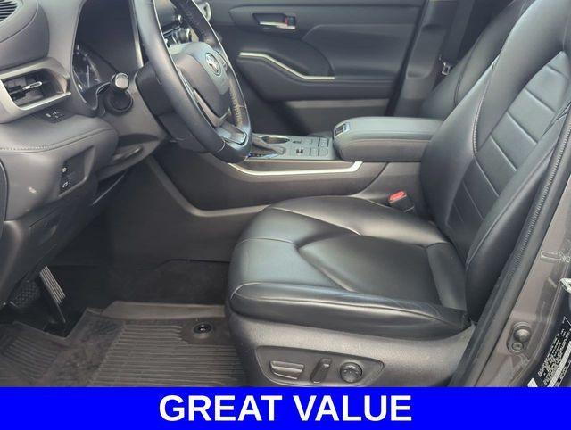 used 2022 Toyota Highlander car, priced at $36,395