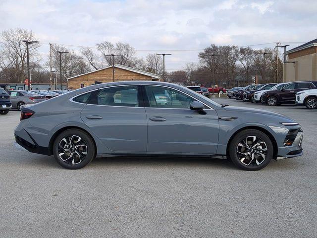 new 2024 Hyundai Sonata car, priced at $28,268