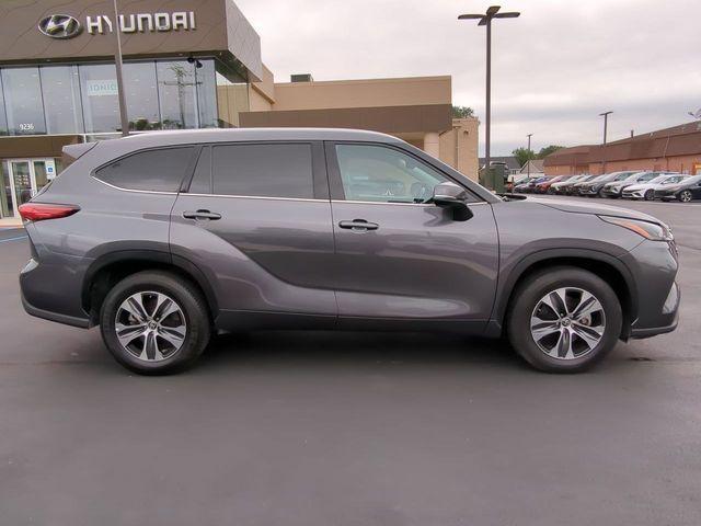 used 2022 Toyota Highlander car, priced at $27,680