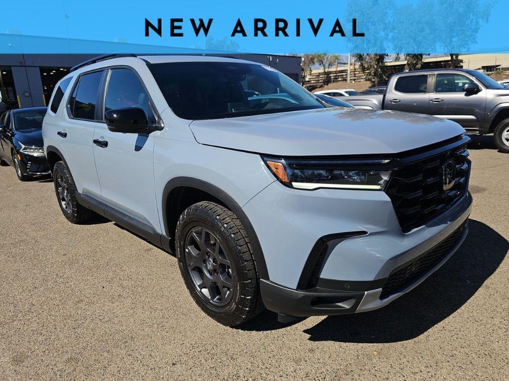 used 2025 Honda Pilot car, priced at $43,950