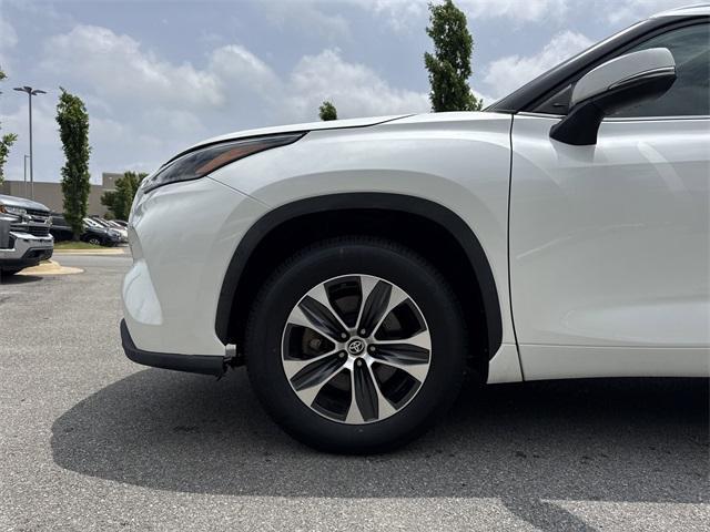 used 2021 Toyota Highlander car, priced at $26,000