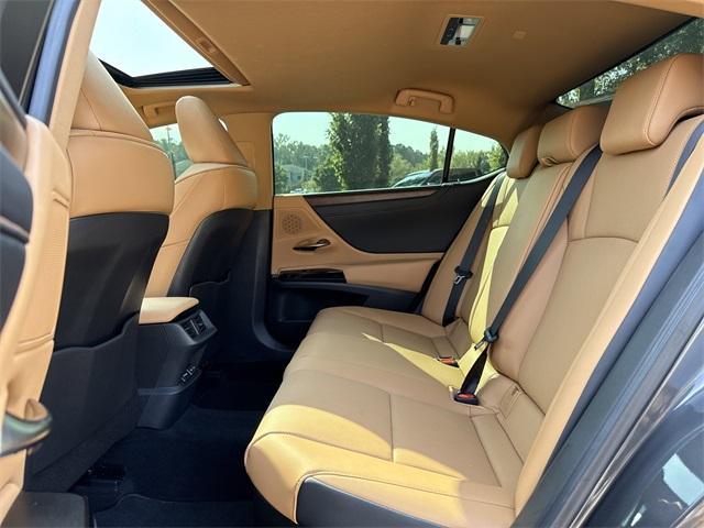used 2025 Lexus ES 300h car, priced at $44,000
