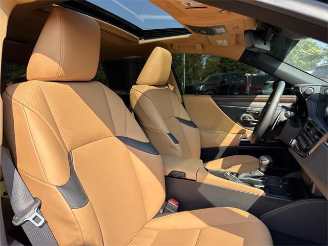 used 2025 Lexus ES 300h car, priced at $44,000