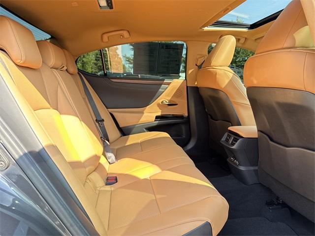 used 2025 Lexus ES 300h car, priced at $44,000