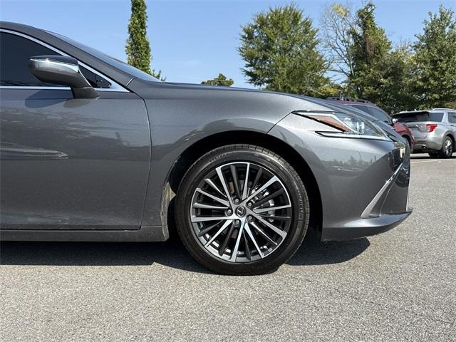 used 2025 Lexus ES 300h car, priced at $44,000