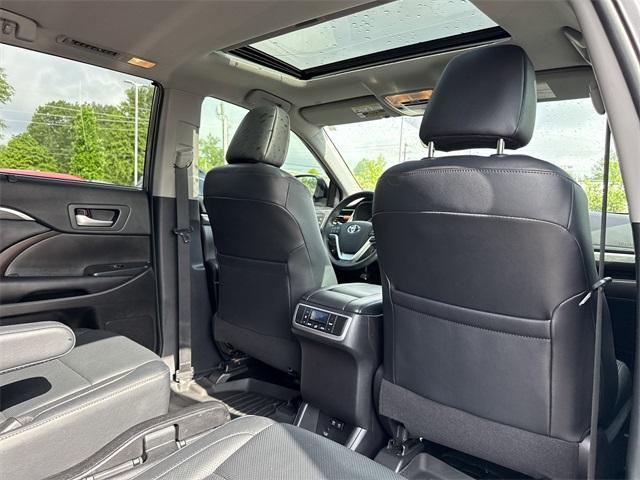 used 2019 Toyota Highlander car, priced at $26,500