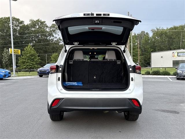 used 2023 Toyota Highlander car, priced at $29,500