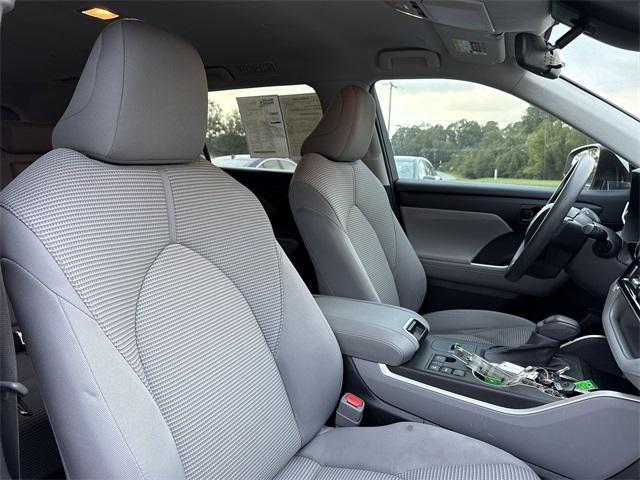 used 2023 Toyota Highlander car, priced at $29,500