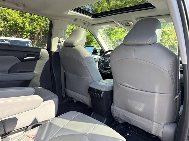used 2020 Toyota Highlander car, priced at $28,250