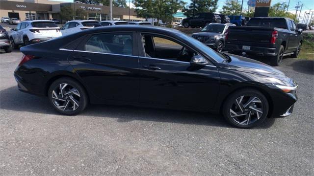 new 2025 Hyundai Elantra car, priced at $31,085