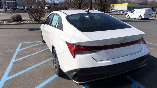 new 2024 Hyundai Elantra car, priced at $31,630