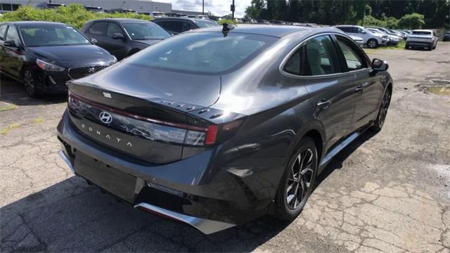 new 2024 Hyundai Sonata car, priced at $29,205