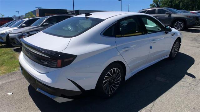 new 2024 Hyundai Sonata Hybrid car, priced at $32,990