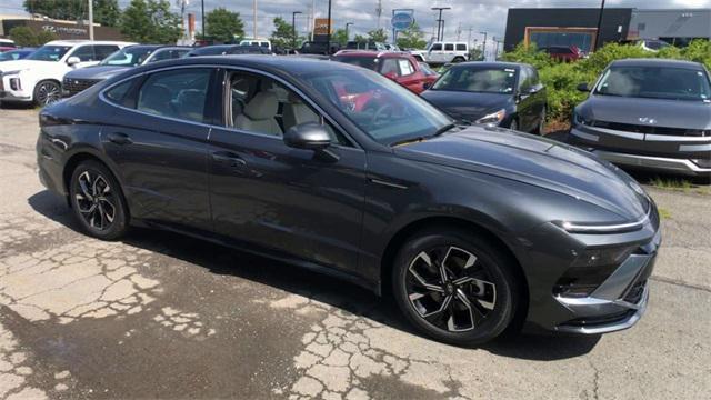 new 2024 Hyundai Sonata car, priced at $29,205