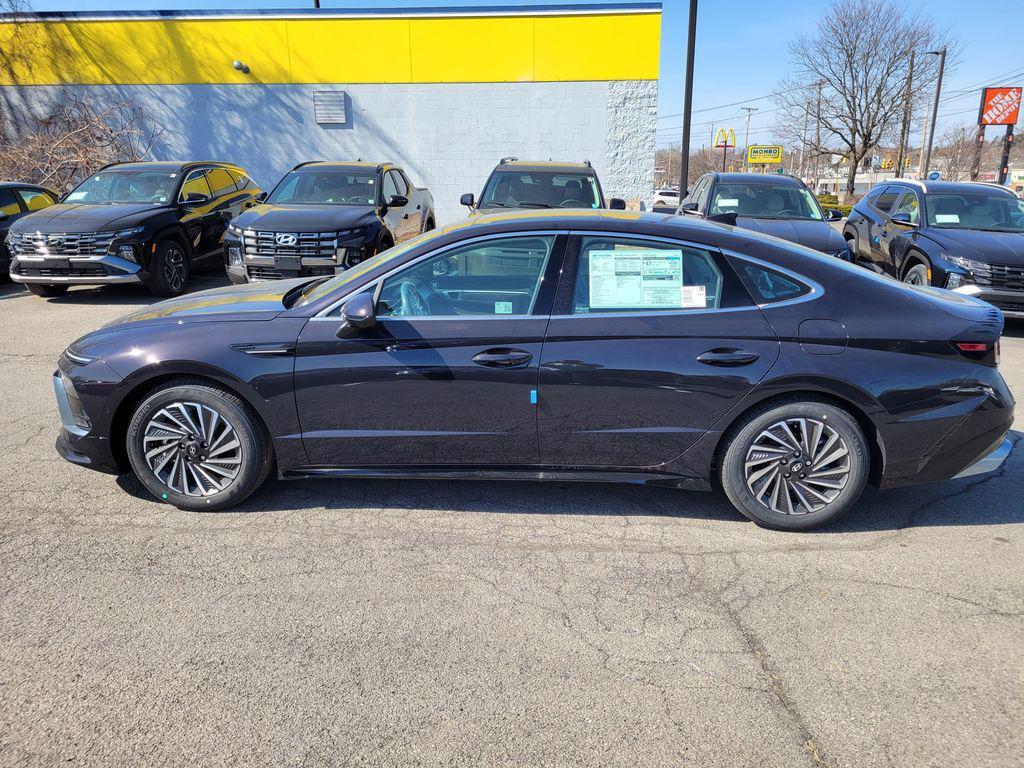 new 2025 Hyundai Sonata Hybrid car, priced at $39,350