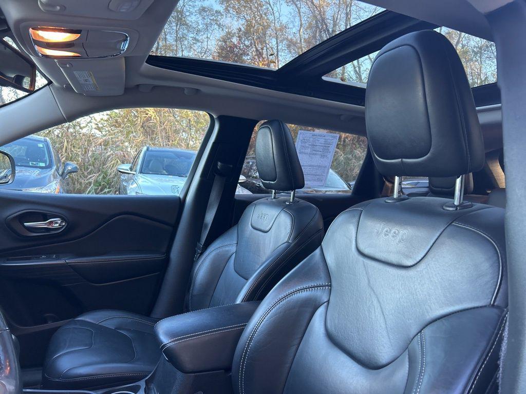 used 2015 Jeep Cherokee car, priced at $10,800