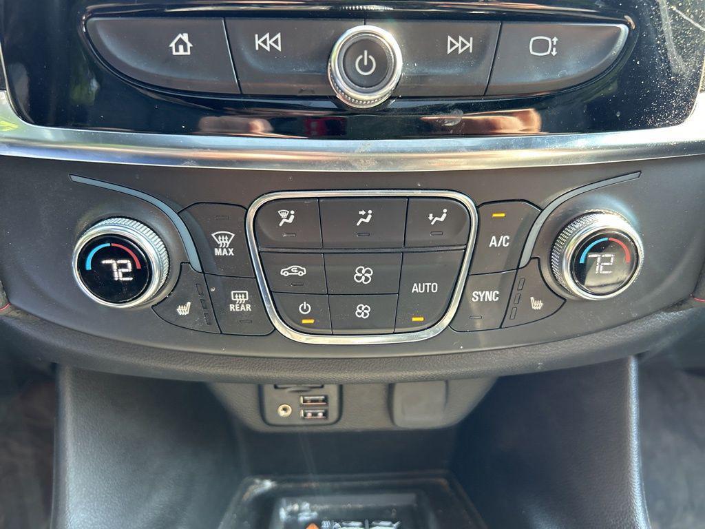 used 2023 Chevrolet Traverse car, priced at $23,900