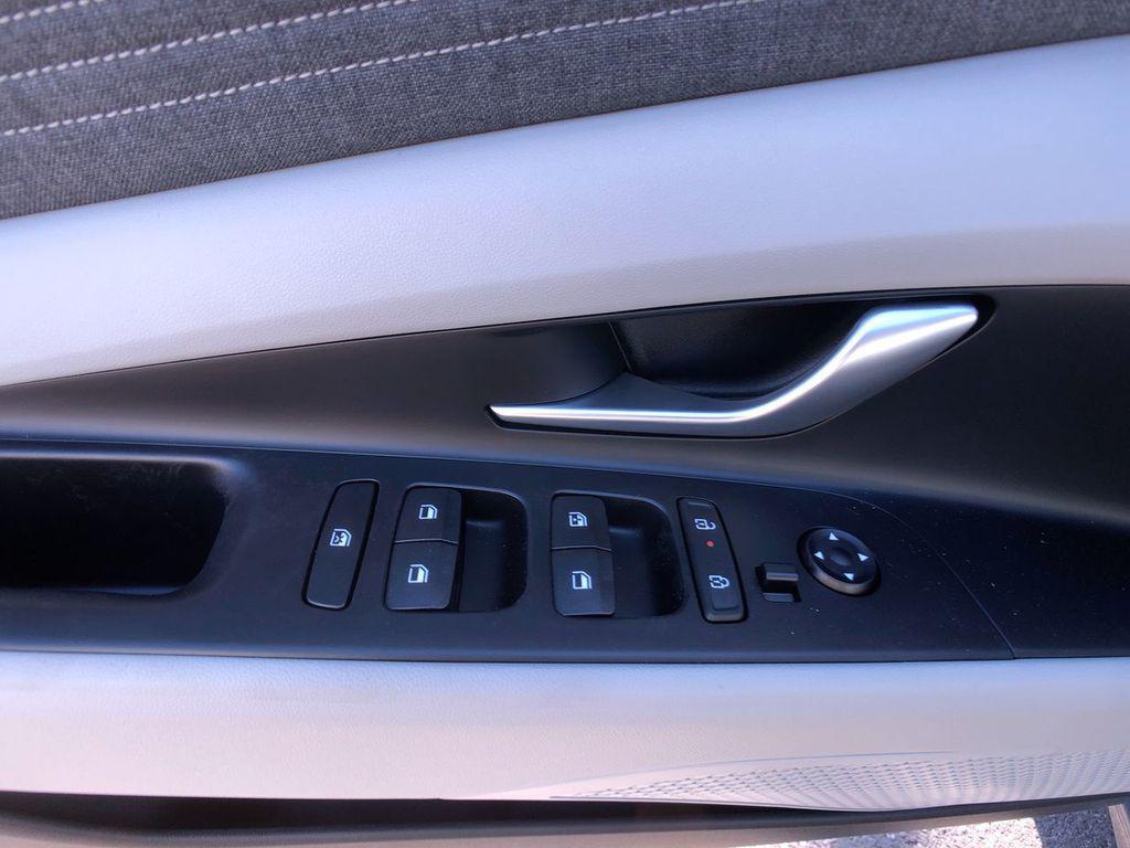 new 2025 Hyundai Elantra car