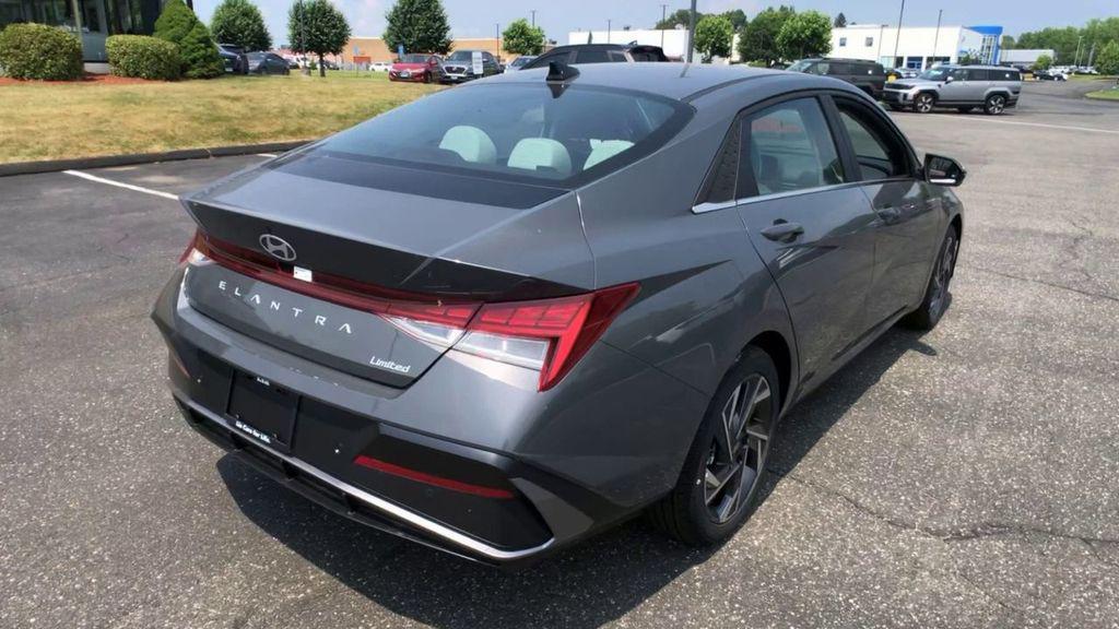 new 2025 Hyundai Elantra car