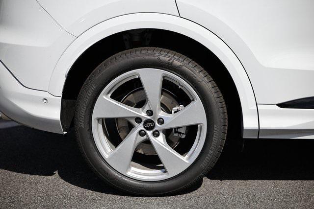 new 2025 Audi Q5 car, priced at $60,577