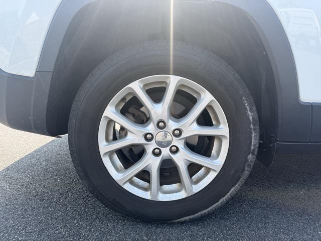 used 2018 Jeep Cherokee car