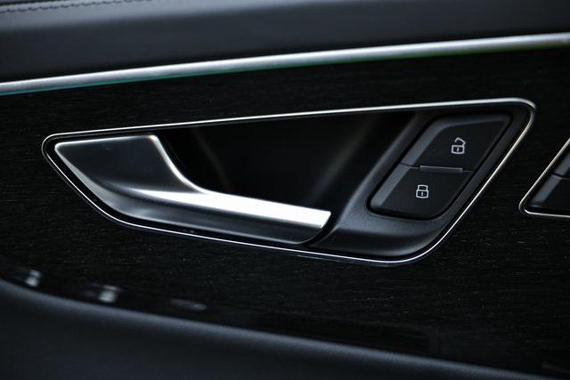 new 2025 Audi Q7 car, priced at $87,605