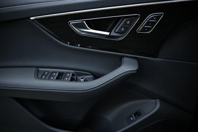 new 2025 Audi Q7 car, priced at $87,605