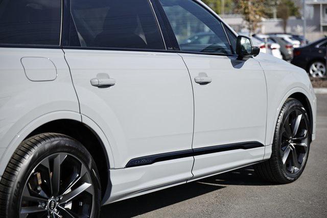 new 2025 Audi Q7 car, priced at $91,532