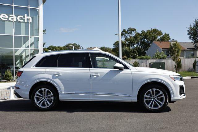 new 2025 Audi Q7 car, priced at $72,577