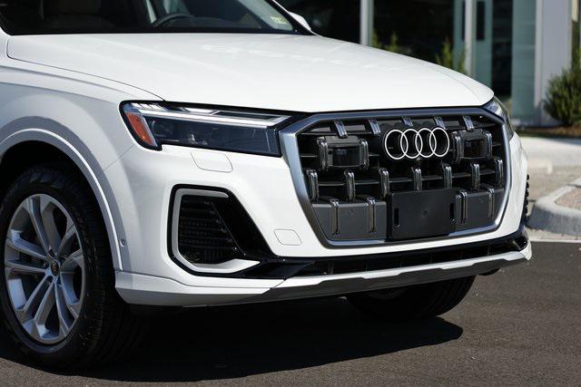 new 2025 Audi Q7 car, priced at $72,577