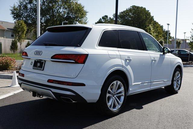 new 2025 Audi Q7 car, priced at $72,577