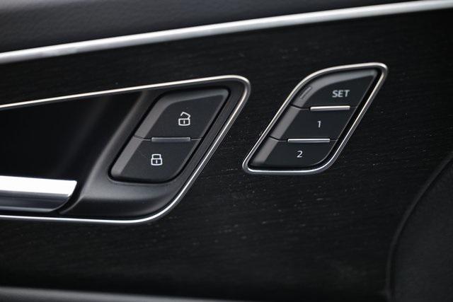 new 2025 Audi Q7 car, priced at $63,377