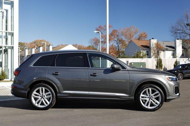 new 2025 Audi Q7 car, priced at $72,577